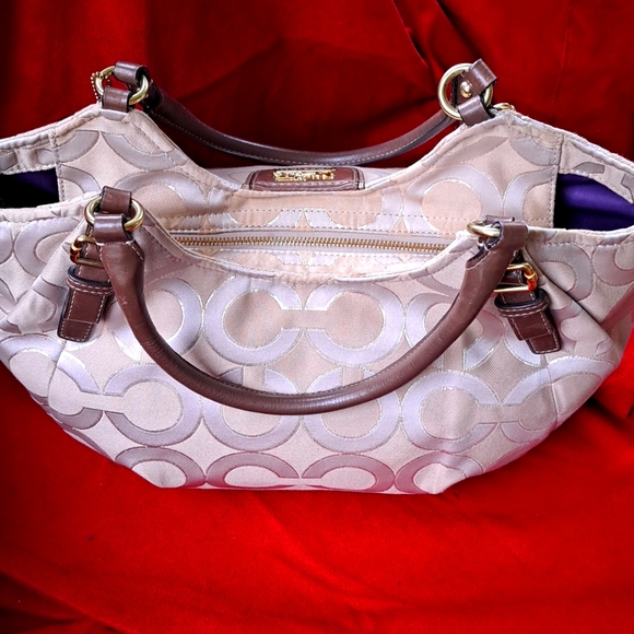 COACH CARRIAGE COLLECTION Cream Satin SIGNATURE SHOULDER EC - Picture 8 of 14